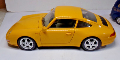 Burago PORSCHE 911 CARRERA 1993 1/18 Scale Yellow Gold Die Cast ITALY