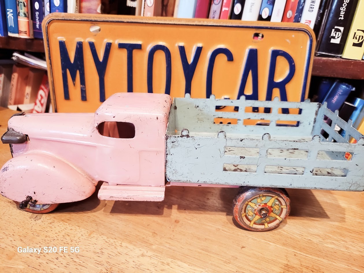 NICE VINTAGE 1930's WYANDOTTE PRESSED STEEL PINK & BLUE EASTER BUNNY STAKE TRUCK