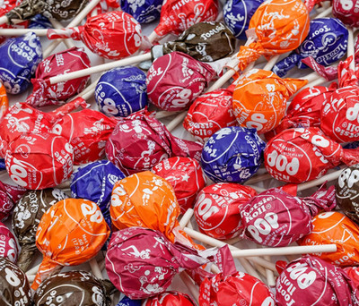 Tootsie Roll Original Pops, Assorted Chewy Lollipops, Bulk Hard Candy (2 Pounds)