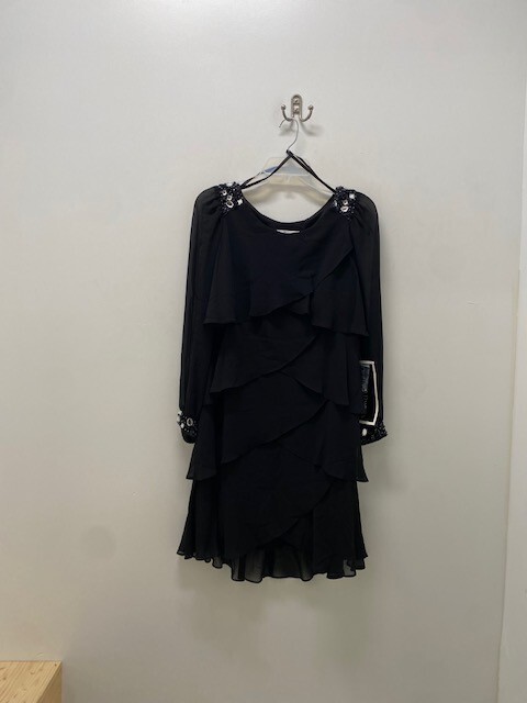 DRAPER'S AND DAMONS FORMAL DRESS, SIZE 8P, (ID#1690478-425)
