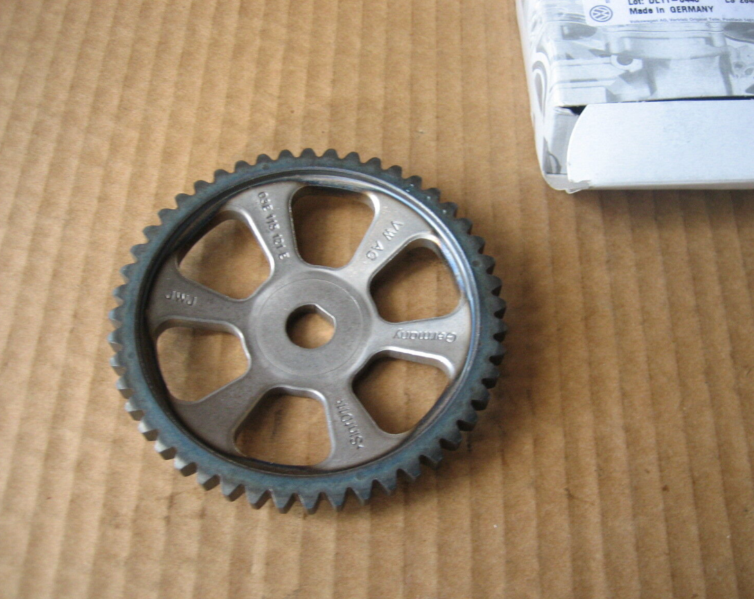 PIGNON DE CHAÎNE DE POMPE À HUILE MOTEUR SKODA RAPID NH NEUF 03E115121E