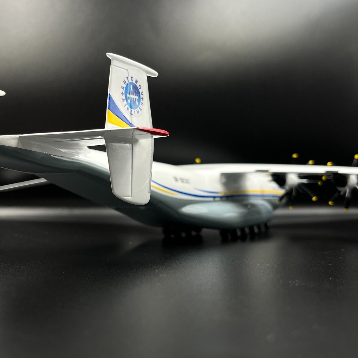 Official licenced aircraft model Antonov 22 An-22A UR-09307 scale