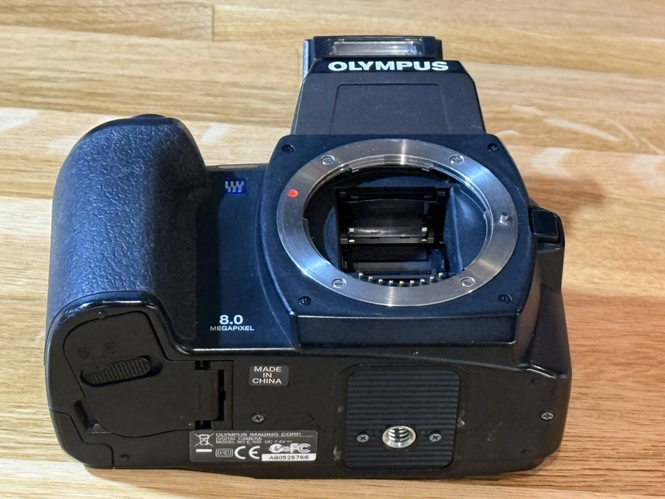 Cámara DSLR Olympus E-500 cuerpo desnudo 6446 disparos como nueva 8 MP Pro Metal DSLR Foto 3 de 4