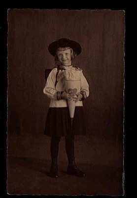 AK 50530  Altes Foto  Mädchen m. Schultüte 1921 Arnold u. Lilly Meyer Charlotten