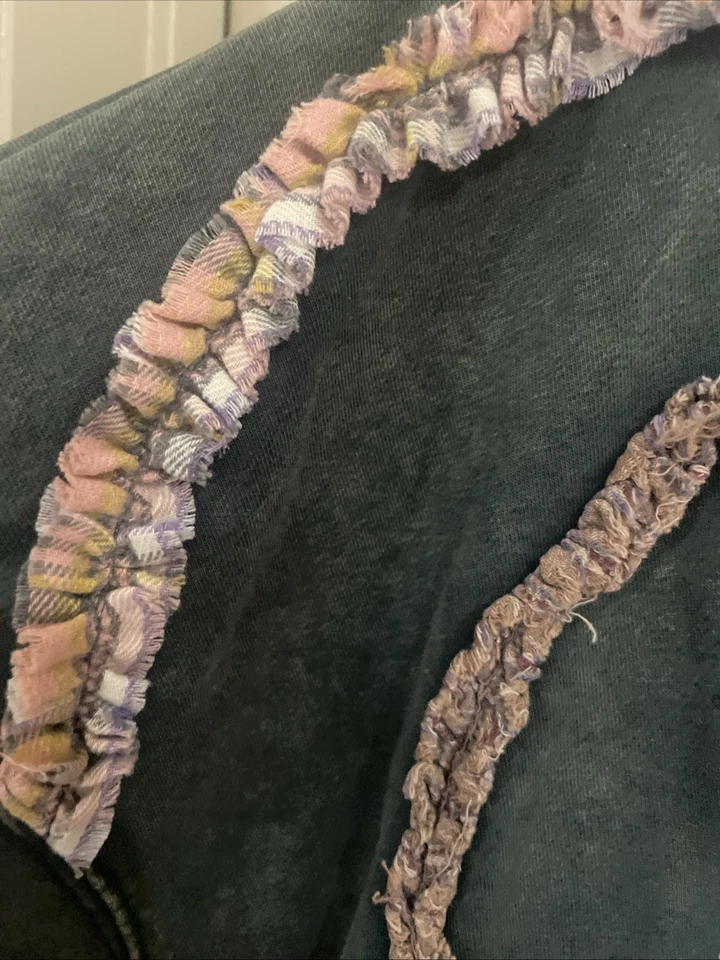 Sudadera Oli & Hali Mediana Verde Bosque con Patrón de Corazón Texturizado Foto 2 de 4