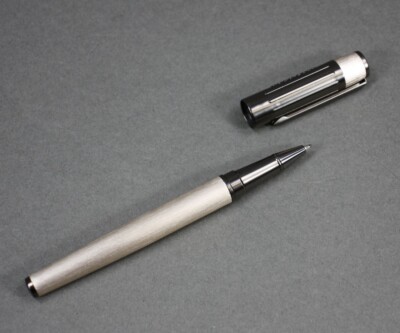 Hugo Boss Gear Ribs Tintenroller rollerball HSV3065B (85) (409)