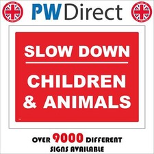 VE045 SLOW DOWN CHILDREN & ANIMALS SIGN PLAY AREA PARK VISITORS CENTRE SCHOOL