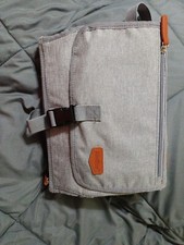 Alatino portable changing pad w/compartments/wipe holder, gray Lots Of Pockets