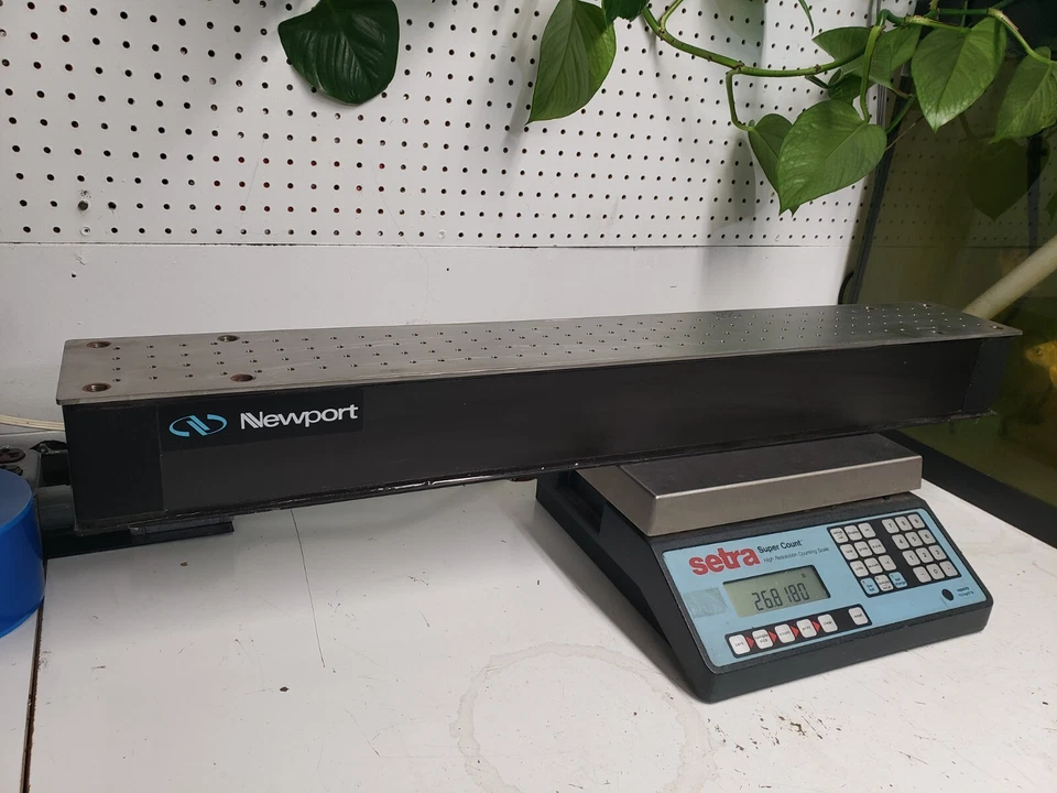 Puente de mesa óptico de mesa Newport de mesa de 5,5" x 40" orificios de 1/4-20 pulgadas Foto 2 de 2