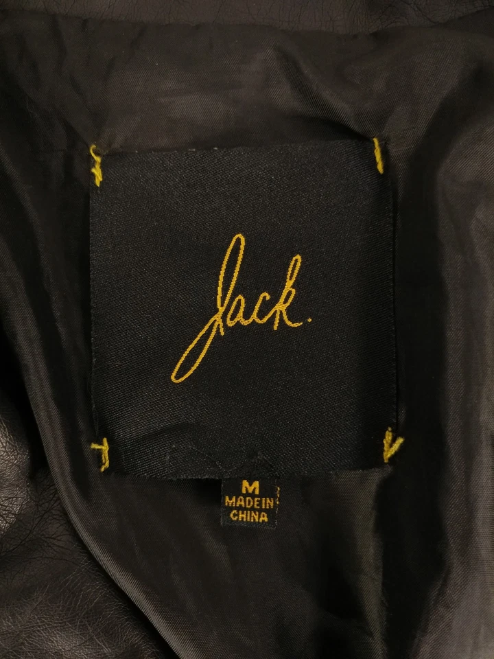 Jack para mujer. Chaqueta de moto negra de imitación plisada talla mediana 19" pecho Foto 2 de 4