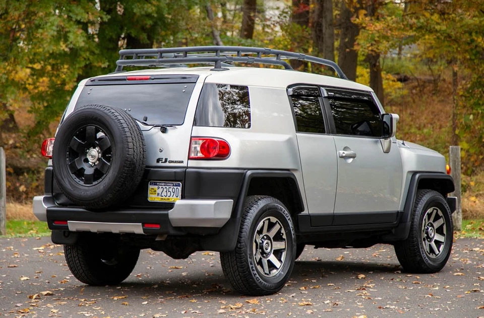 2007 Toyota FJ Cruiser 4x4 Diff Lock A-TRAC 84k mi Park Assist CARFAX WE SHIP! - Image 3 of 4