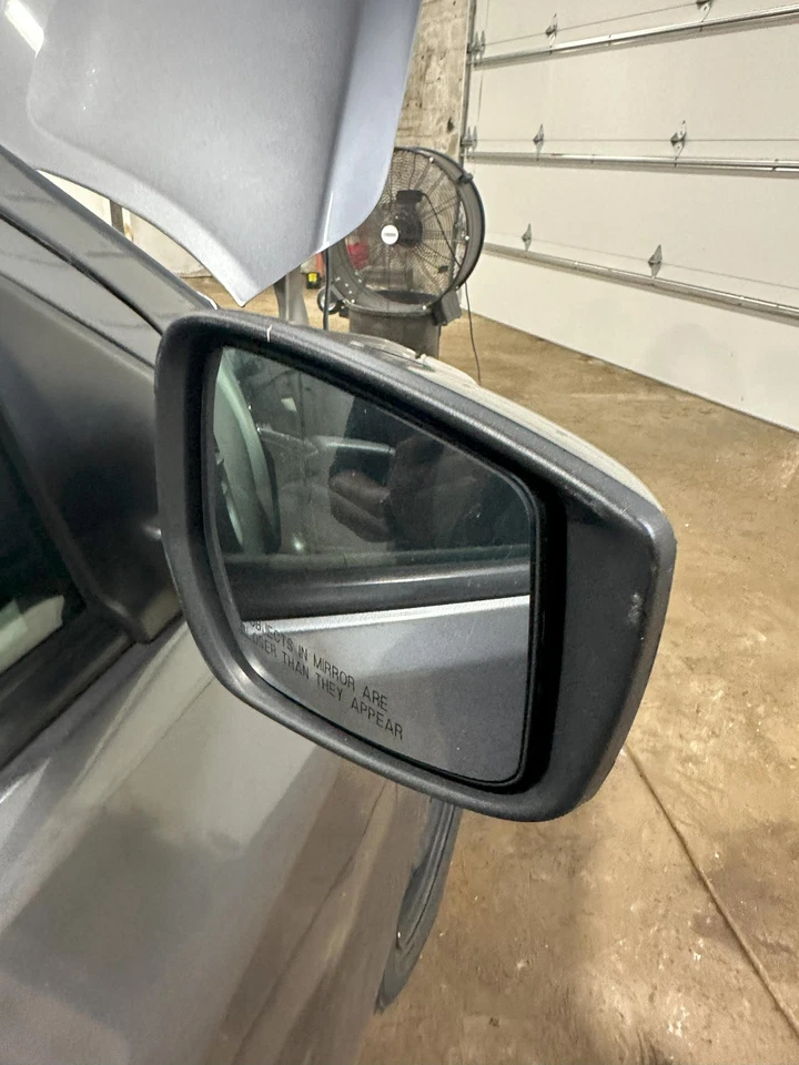 Espejo retrovisor derecho usado se adapta a: Nissan Versa Power SDN 2016 sin plataforma de intermitentes Foto 3 de 4