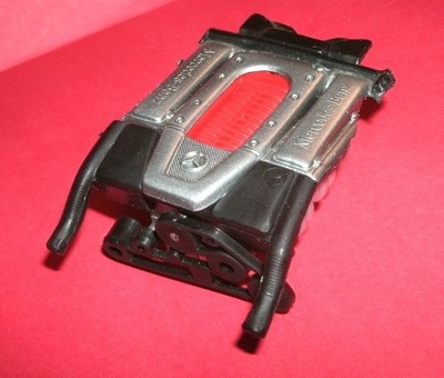 1/18 Scale Mercedes McLaren Vision SLR AMG 5.0L Supercharged V8 Engine - Maisto