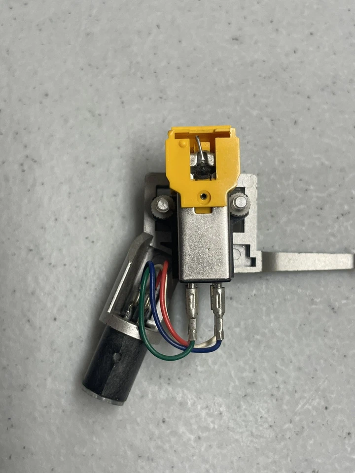 Cabezal tipo ADC para brazos rectos, cartucho plateado Audio Technica Foto 3 de 3