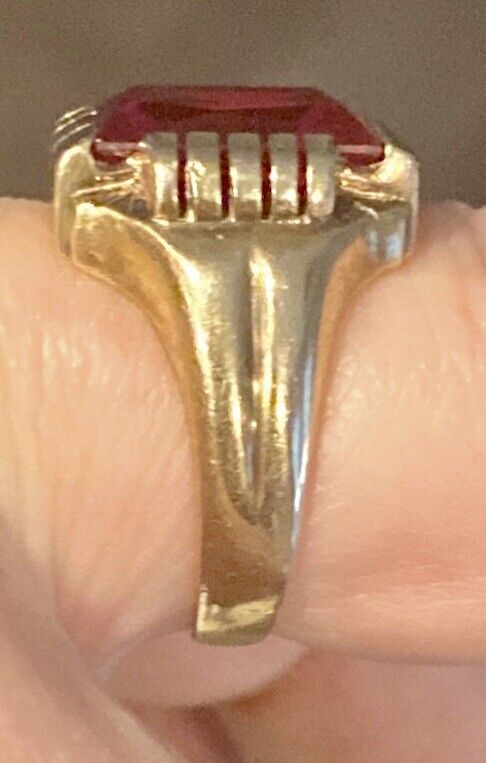 Vintage 10K Yellow Gold Art Deco Ring With Red Stone - Size Vintage 10K Yellow Gold Art Deco Ring With Red Stone - Size