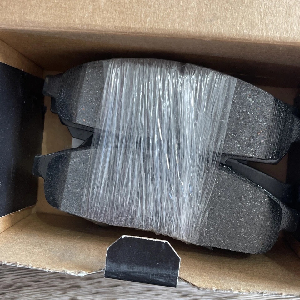 Akebono ProAct Ceramic Front Brake Pad Set Fit 1986-1996 Buick Regal Part ACT376 - Image 3 of 3