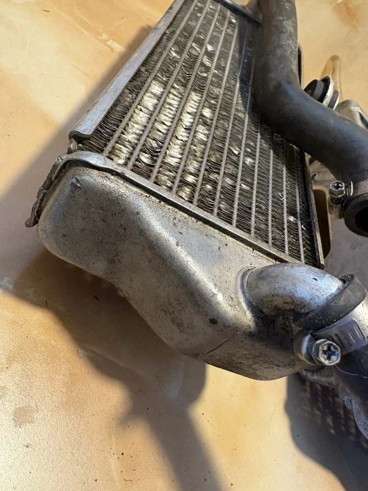 2003-2005 Yamaha YZ450F OEM Left/ Right Radiator Set 5TA-12461-00-00 - Image 4 of 4