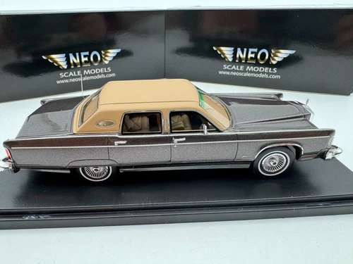 Neo 1/43 Resin car model Lincoln Continental Town Car 1982 dark grey - Picture 5 of 8
