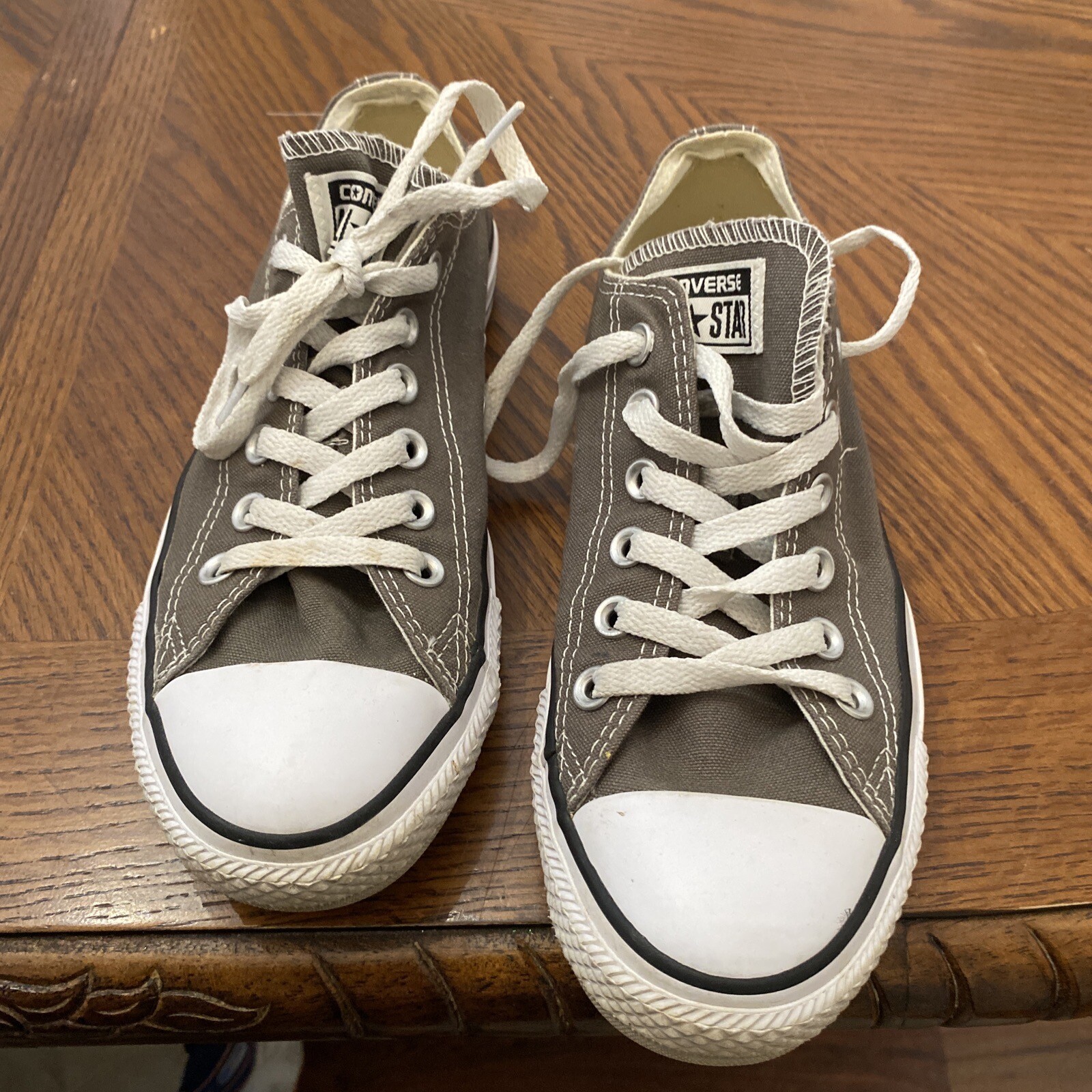 Converse All Star Low Top Unisex Size 8 Grey And White