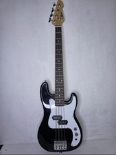 Gear4music LA Short Scale 3/4 Bass Guitar  Black Electric Bass For Beginners Bag
