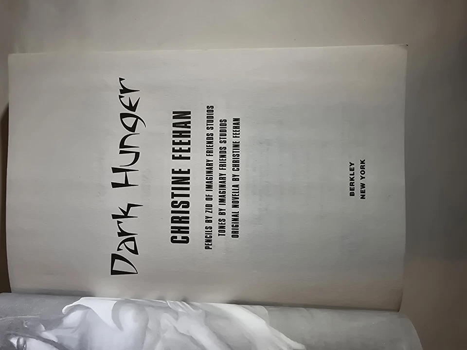 Dark Hunger (A Carpathian Manga) - Paperback by Christine Feehan Foto 4 de 4