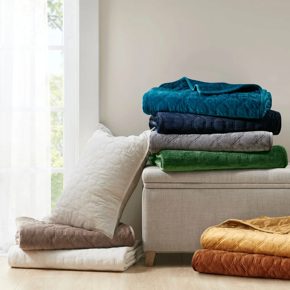 Madison Park Harper Velvet Quilt Set Lightweight All-Season 3 Piece Bedding - Image 2 of 4