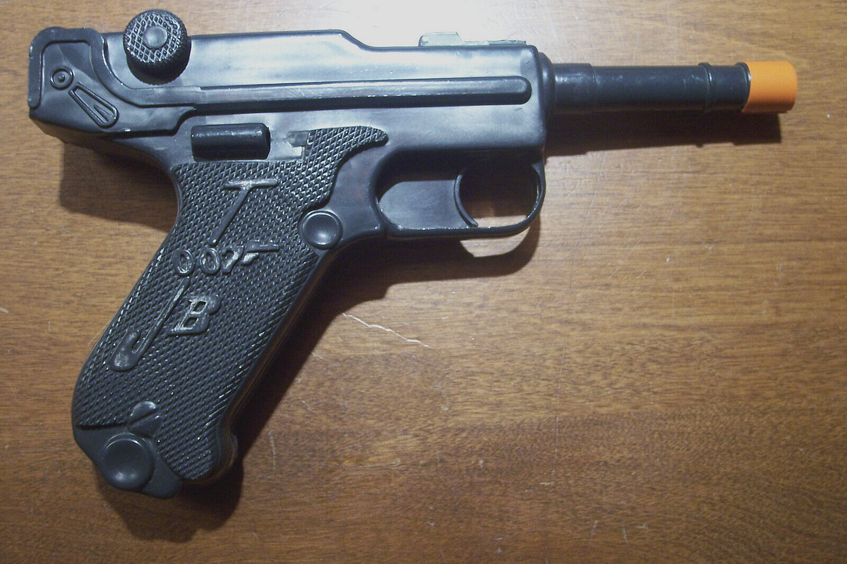 Vintage 60's JAMES BOND 007 Attache luger pistol, Fires/spring
