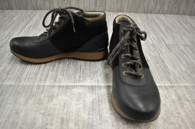 dansko delphina size 39