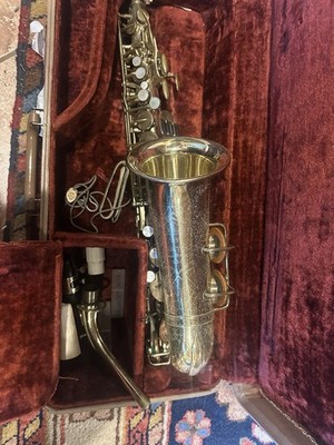 HOLTON COLLEGIATE 566 U.S.A. ALTO SAXOPHONE + CASE 