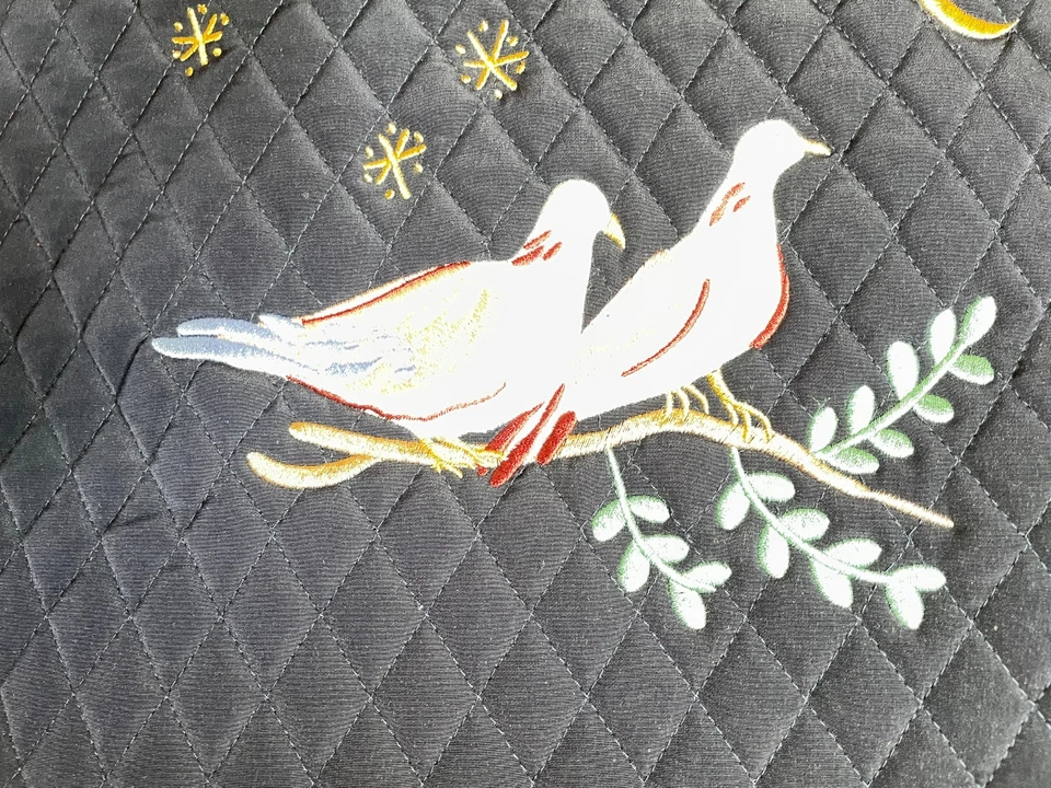 Bolso de Mano Vera Bradley Winter Forest Grande Acolchado Palomas Bordado Negro Cremallera Foto 4 de 4