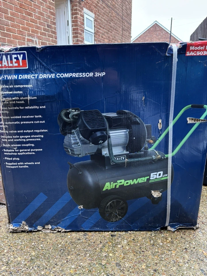 Sealey SAC5030VE Air Compressor 50 Litre, Brand New In Box - Image 2 of 3