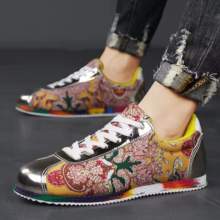 Zapatos planos bajos de diseño único informales con patrón floral para hombre Foto 4 de 4