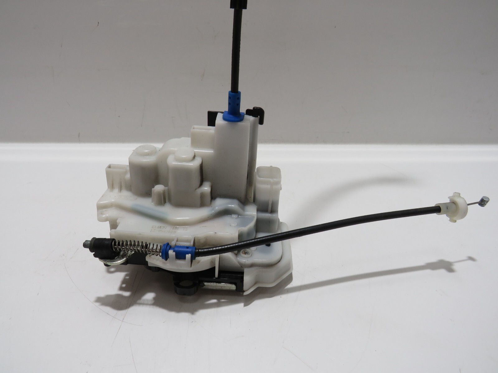 PEUGEOT BIPPER VAN 2008-17 NEARSIDE PASSENGER LEFT FRONT DOOR LOCK         R7642 thumbnail 2