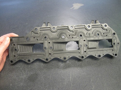 Johnson Outboard 0335194 150HP Intake Manifold - Foto 9 di 9