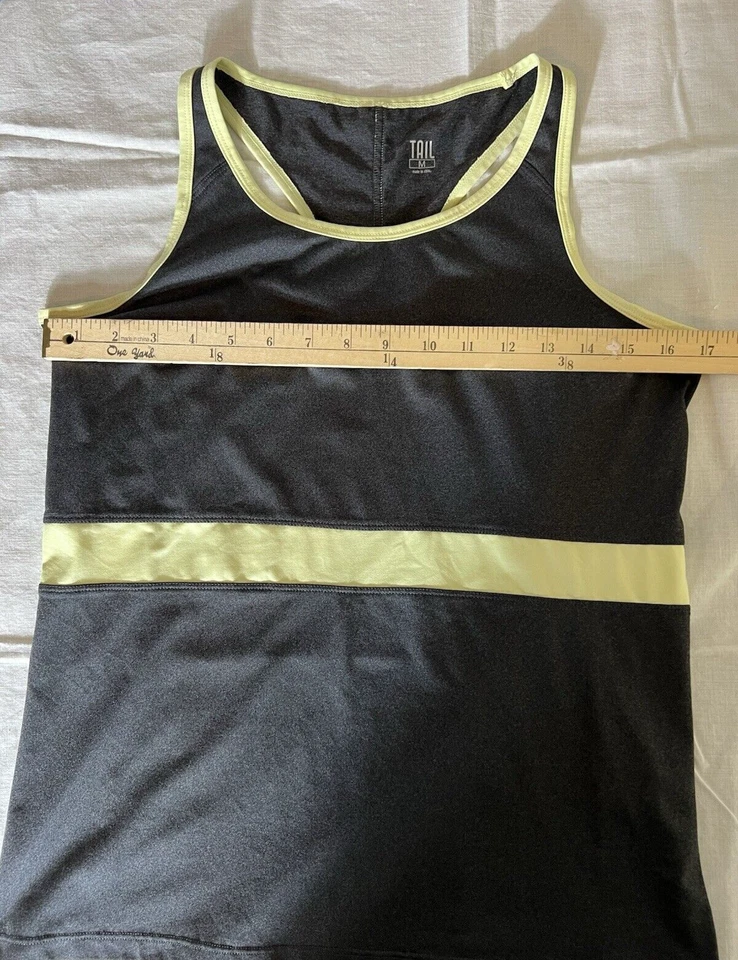 Camiseta sin mangas atlética cola mujer talla mediana gris oscuro con ribete amarillo Foto 4 de 4