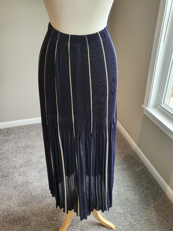Allison Taylor Navy / Off-White Stripe Pleated Full-Length Skirt – Size M