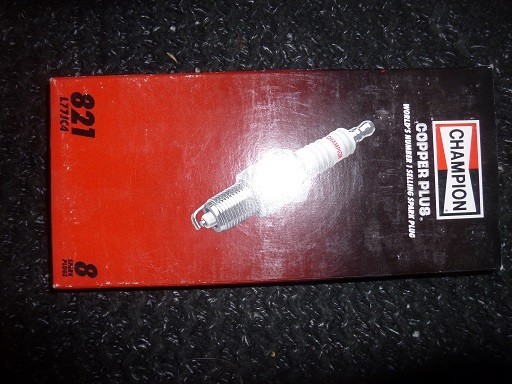 Box of 8 Champion   Spark Plugs 821 L77JC4 Copper Plus New Old Stock