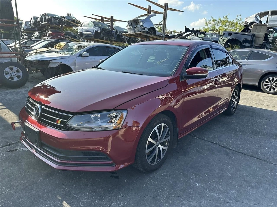 Cierre capó delantero 2011 2012 2013 2014 2015 2016 2017 2018 Volkswagen Jetta Foto 2 de 4