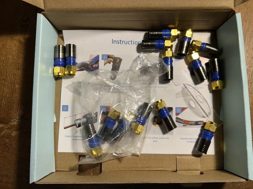 Kit de herramientas de compresión ONN RG6: crimpadora, pelacables coaxiales rotativos y conectores Foto 3 de 4