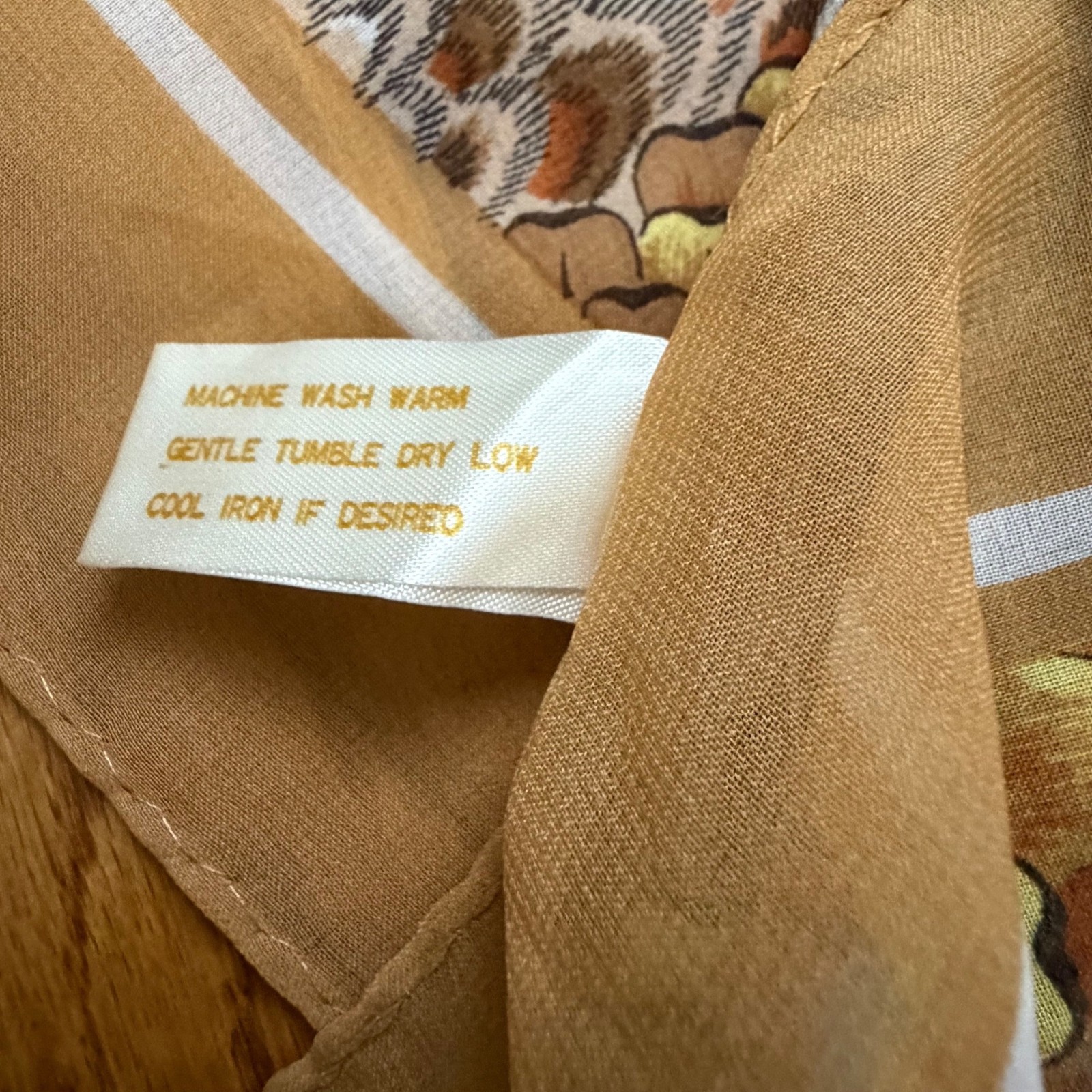 как выглядит Vintage Square Polyester Scarf With Feather Design In Earth Tones Made In Japan фото