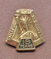 VINTAGE UPS UNITED PARCEL SERVICE EMPLOYEE BADGE 18 YEAR DRIVER SERVICE PIN
