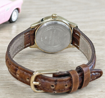 Timex Essex Avenue T21693 Mother-of-Pearl Dial Leather Gold  display picture 2