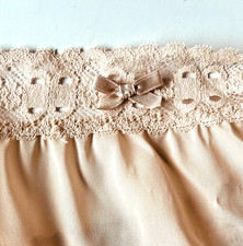 Vintage Olga Nylon Granny Panties Secret Hug Fashion Scoop Rear Seam Sz 6 CrispT