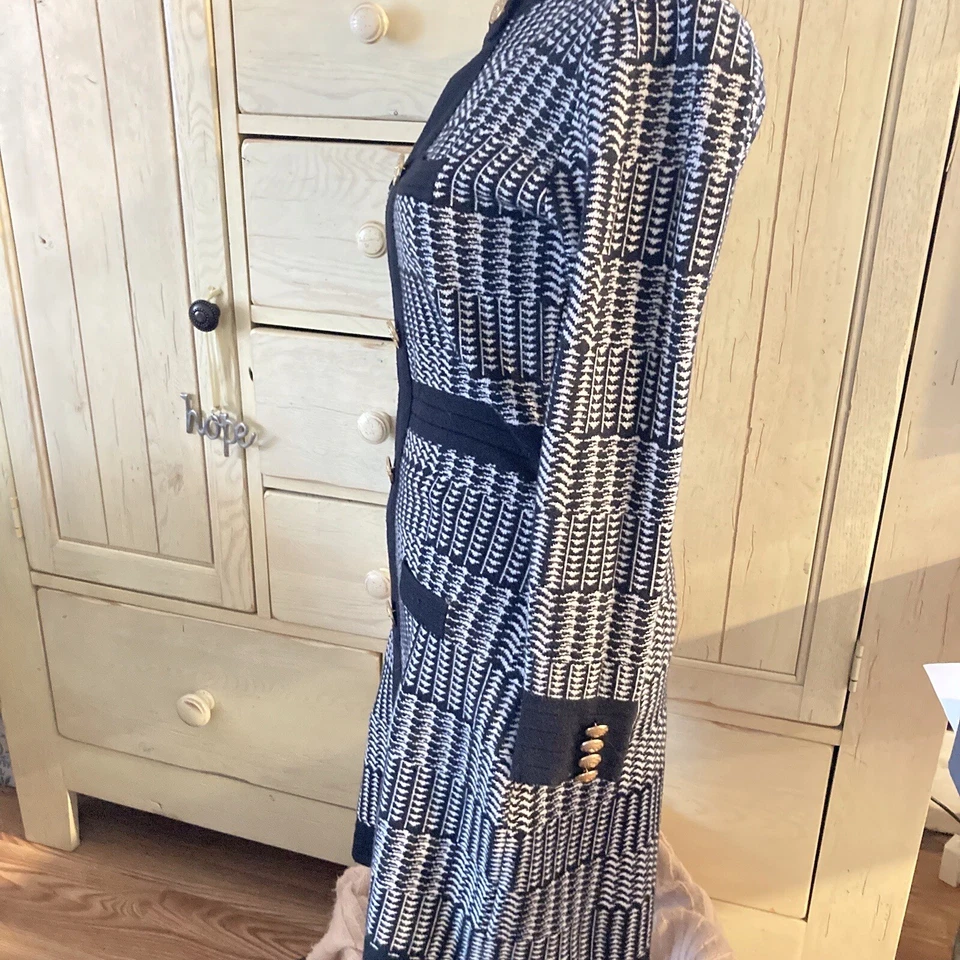 Balmain Women’s Sweater Dress Black White Gold Bodycon Paris France Unsized 33”L - Image 4 of 4