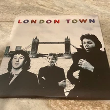 PAUL McCARTNEY & WINGS  LP LONDON TOWN 1978  CAPITOL SW 11777 EX/EX W/Poster