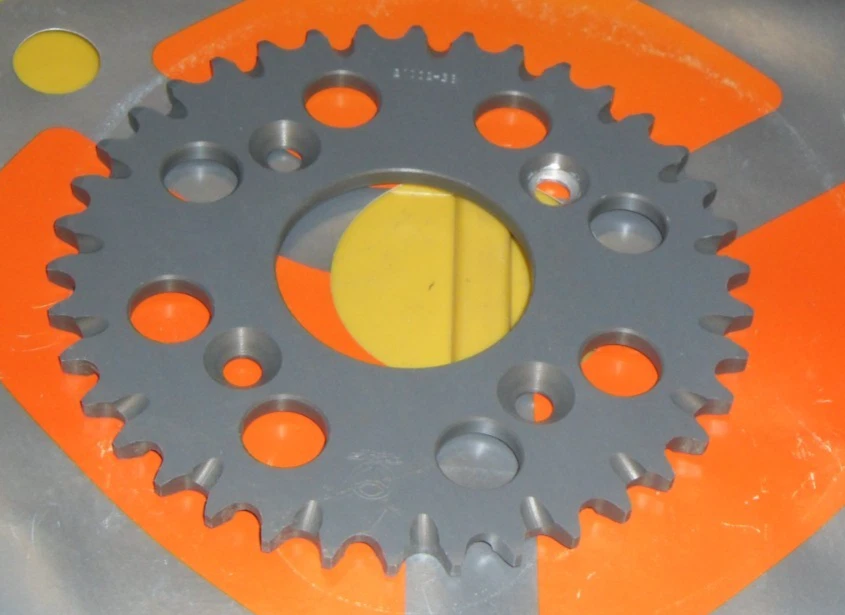 Новая из старых запасов металлическая задняя звездочка 00-04 HONDA XR50 / CRF50 320-420-38 21002-38 38T - Изображение 2 из 4