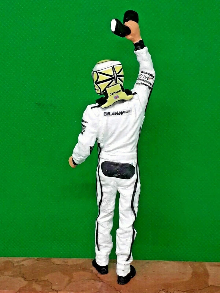 Jenson Button BRAWN GP BGP 001 2009 pilot Mini DRIVER FIGURE 1:18 RESIN - Immagine 3 di 4