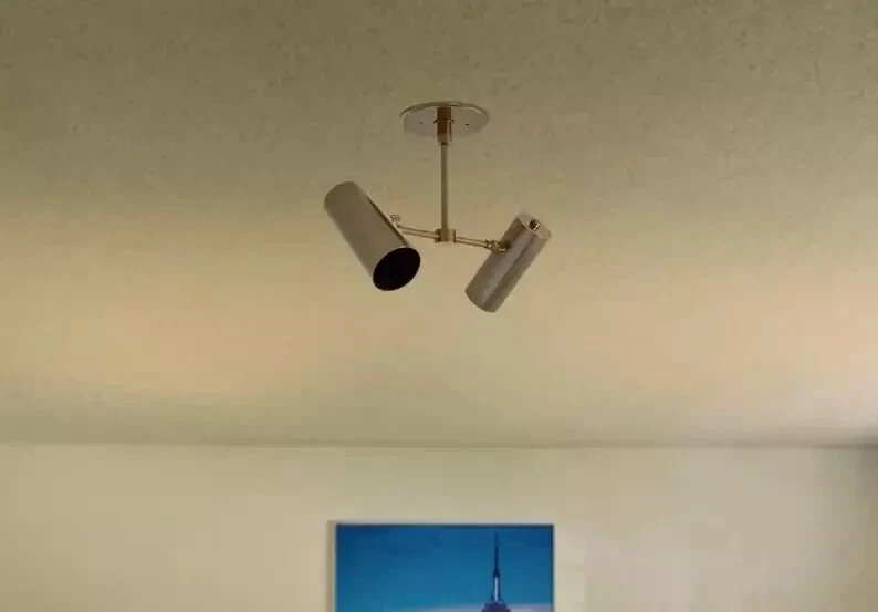 Lámpara de techo ajustable moderna italiana Mid-Century de latón doble Foto 3 de 4