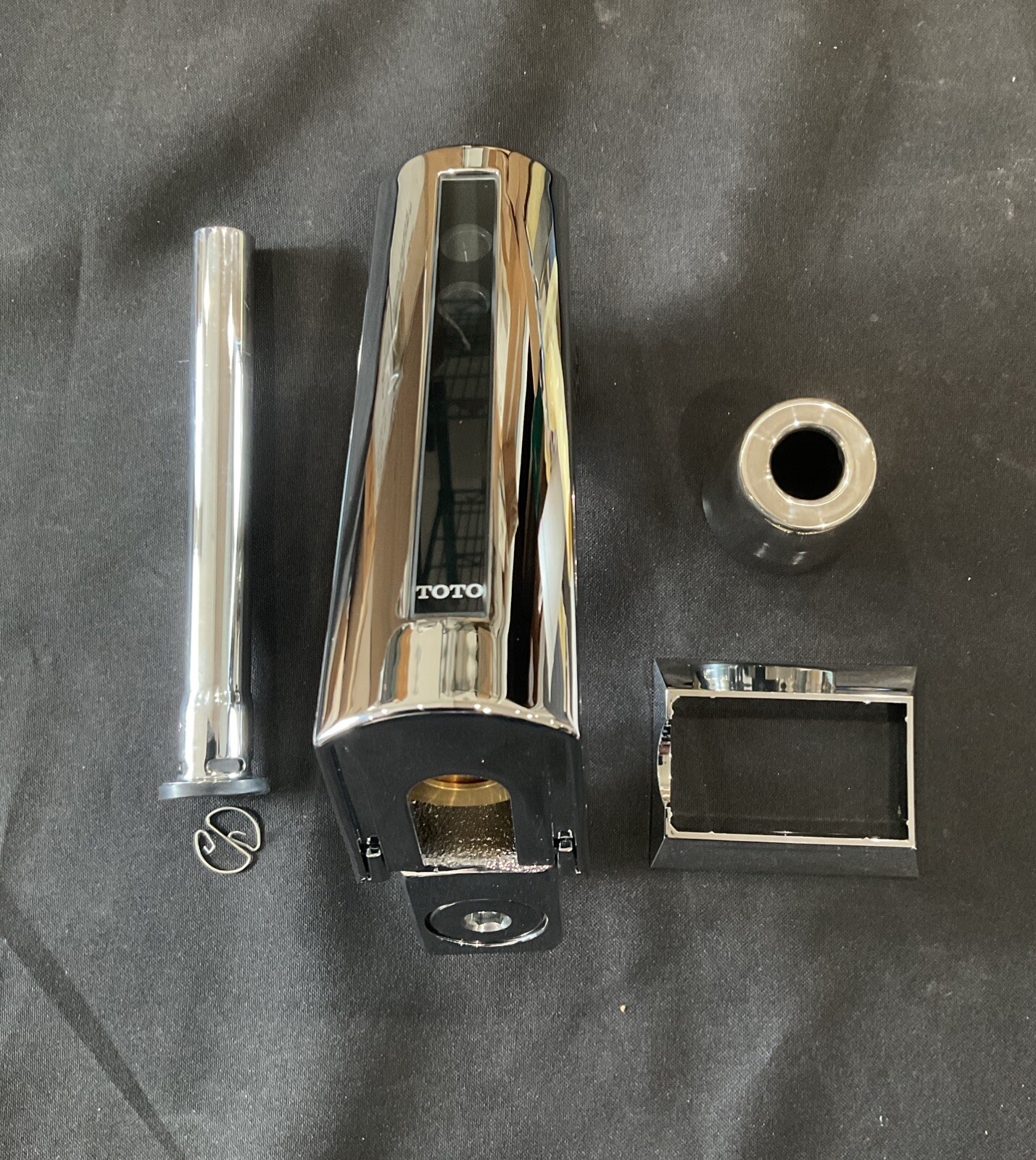 Válvula de descarga de urinario TOTO con sensor de movimiento TEY1DNC-42 L5