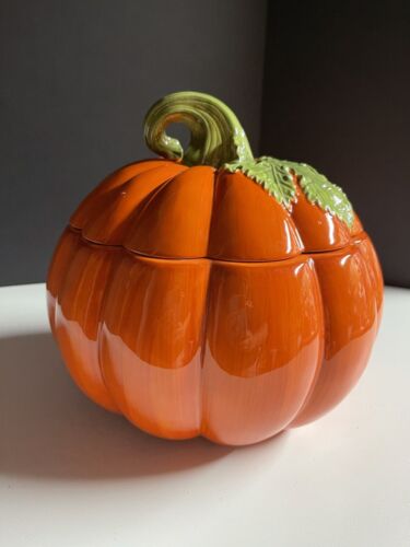 White Barn LARGE Pumpkin Candle 25 OZ!! - Picture 1 of 5